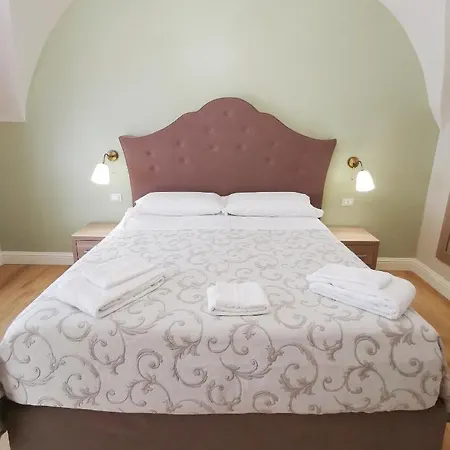 Opera Relais 85 Bed and Breakfast Μεσίνα